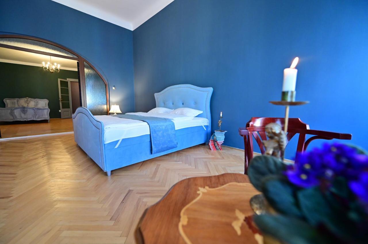 Lovely 2 Bedroom Apartment In Historic City Center Nagyszeben Kültér fotó