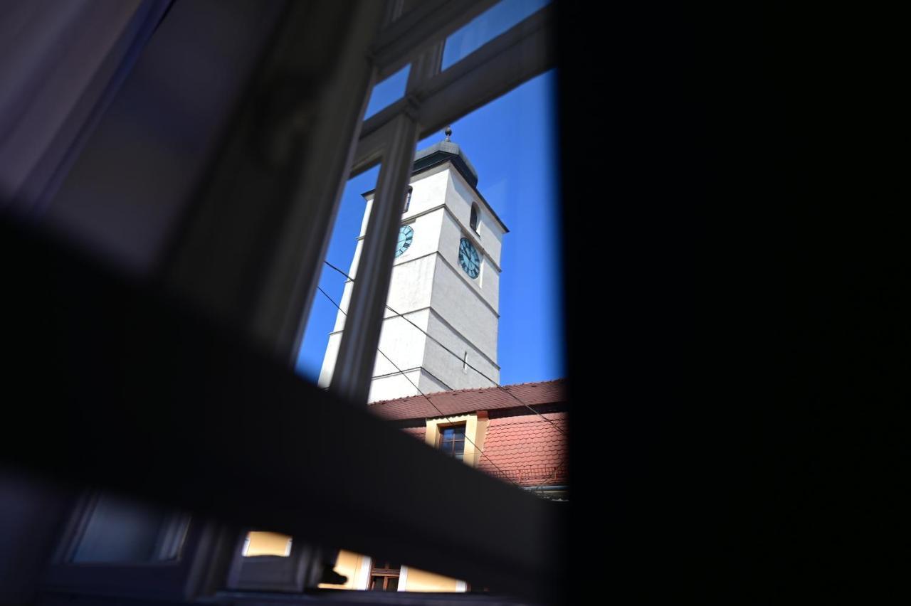 Lovely 2 Bedroom Apartment In Historic City Center Nagyszeben Kültér fotó
