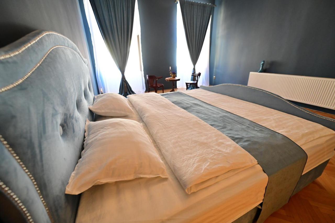 Lovely 2 Bedroom Apartment In Historic City Center Nagyszeben Kültér fotó