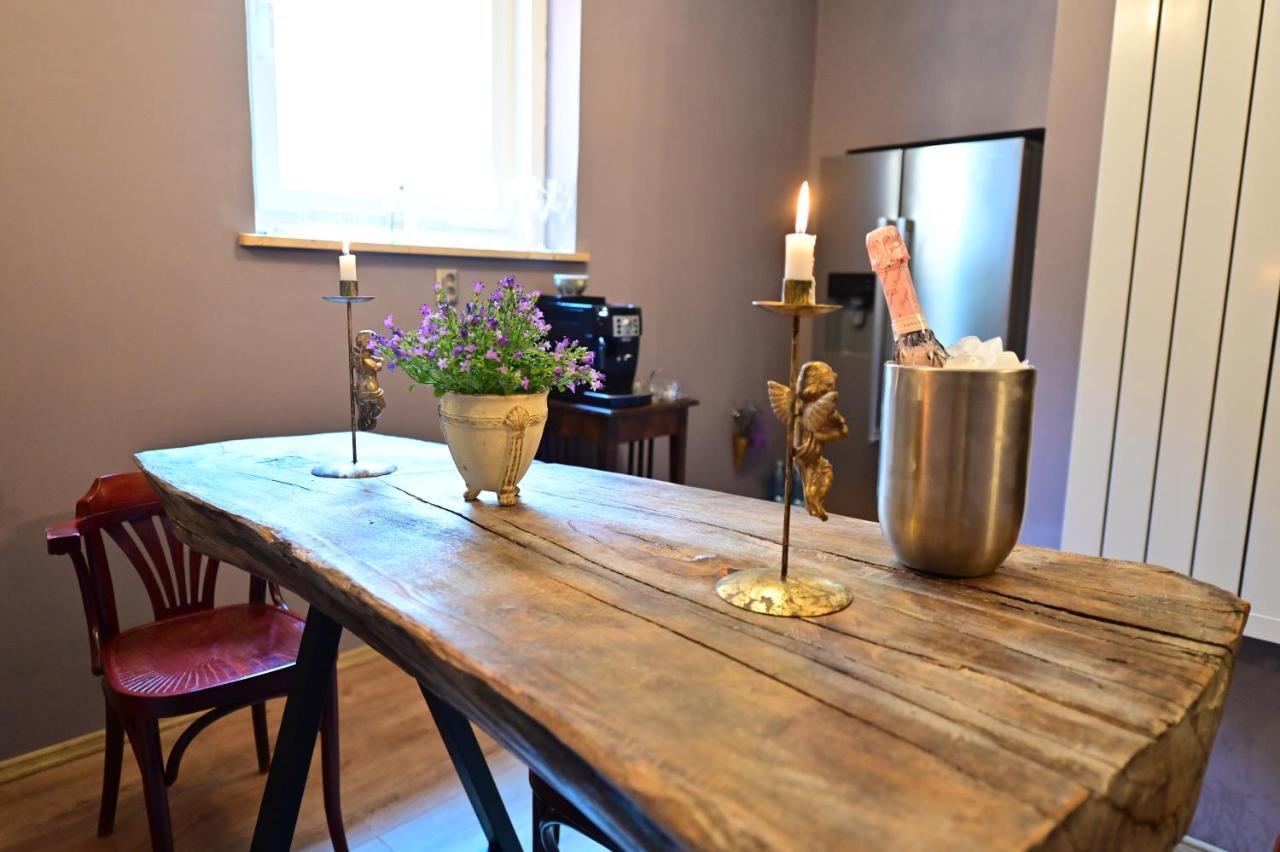 Lovely 2 Bedroom Apartment In Historic City Center Nagyszeben Kültér fotó