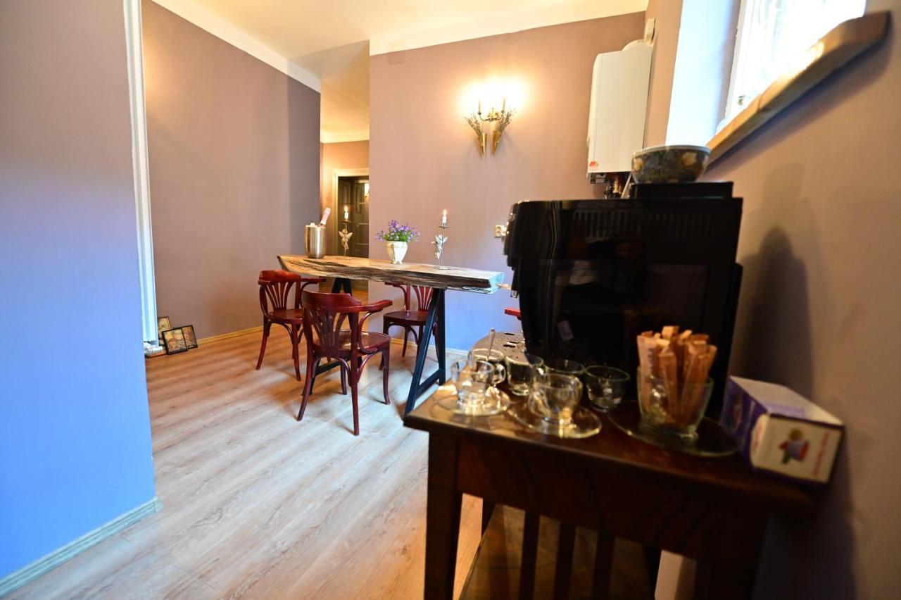 Lovely 2 Bedroom Apartment In Historic City Center Nagyszeben Kültér fotó