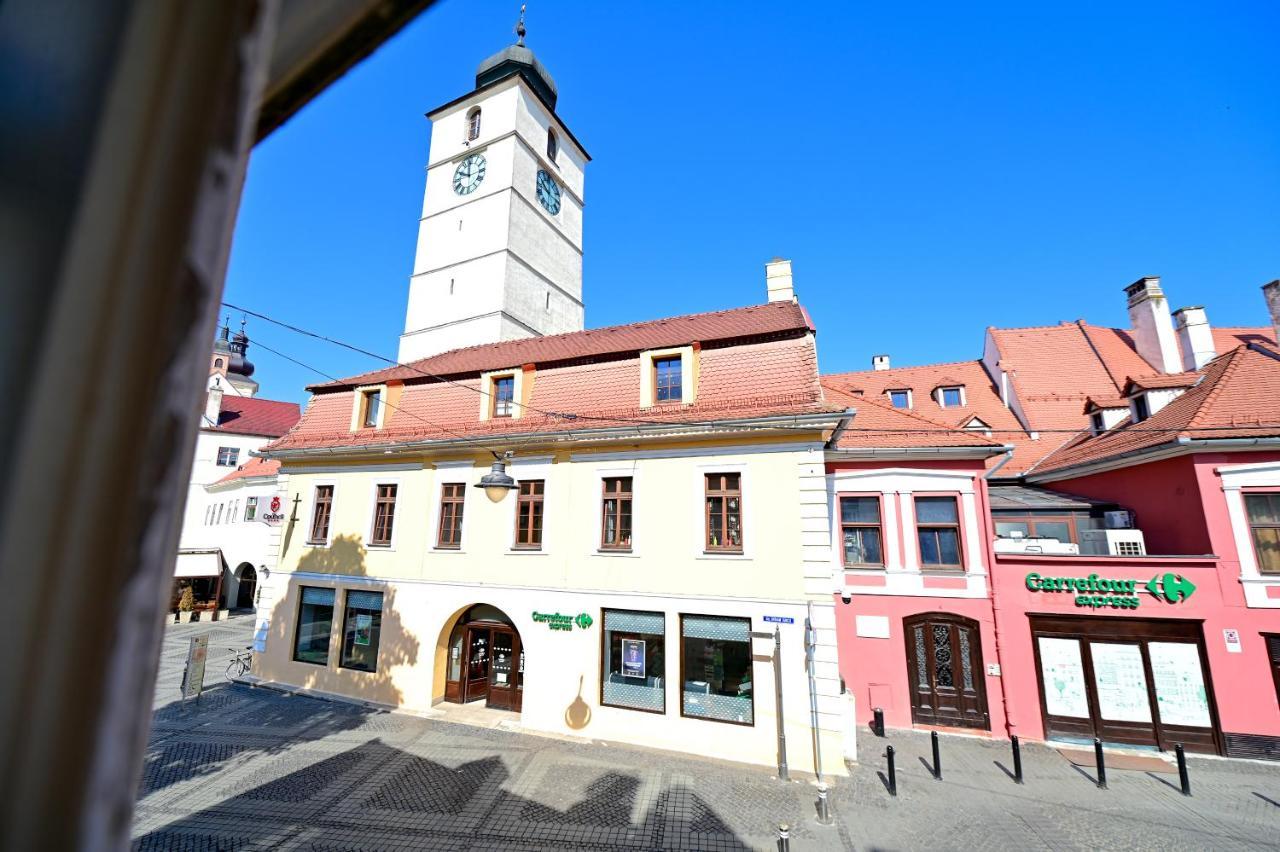 Lovely 2 Bedroom Apartment In Historic City Center Nagyszeben Kültér fotó