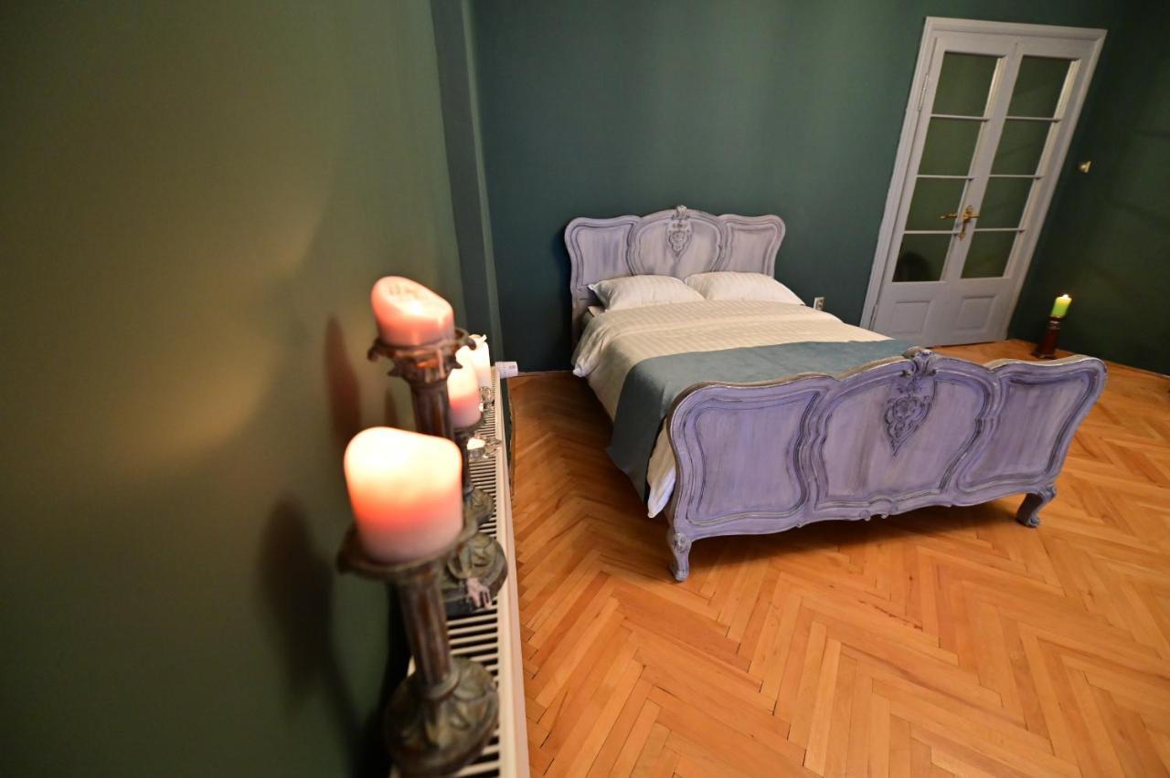 Lovely 2 Bedroom Apartment In Historic City Center Nagyszeben Kültér fotó